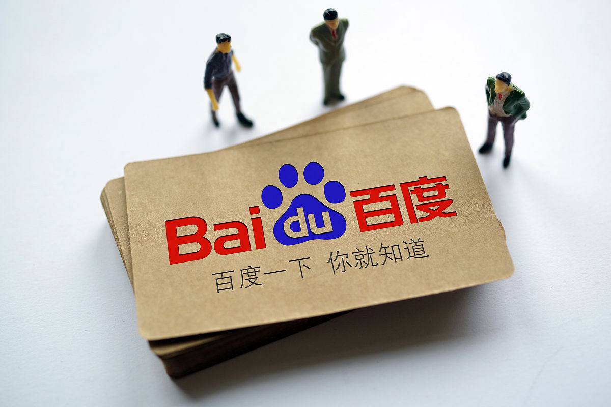 英国律师结束刑事法庭戴假发传统